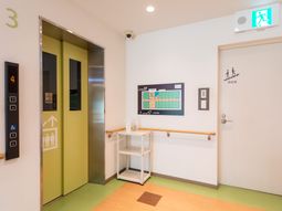 安全なエレベーター前