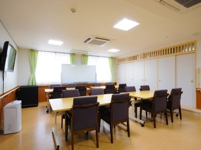 多目的室の明るい空間
