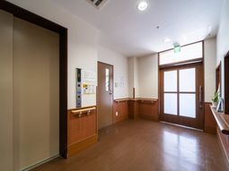 廊下の明るい空間