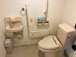 バリアフリー設計トイレ