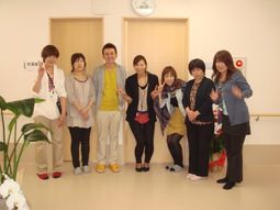 スタッフの集合写真