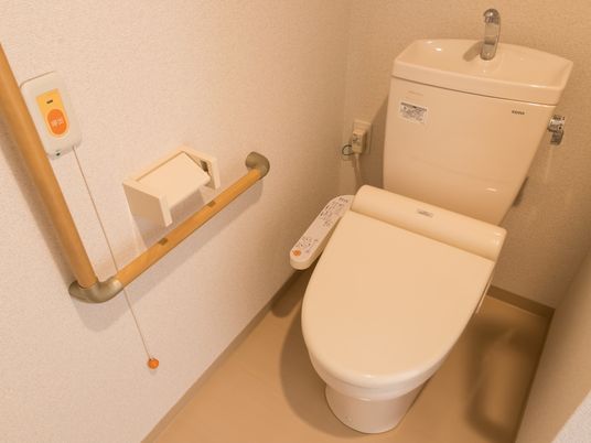 バリアフリー設計のトイレ