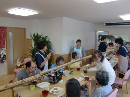 和やかな食事の様子
