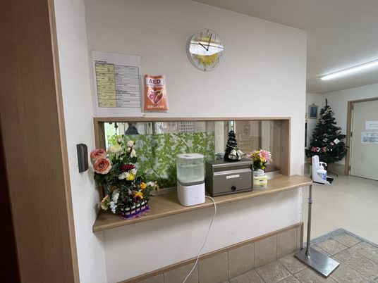装飾された受付カウンター