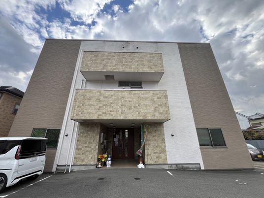 モダンな建物の外観