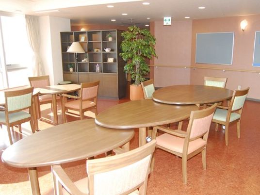 広々とした職員用ダイニング