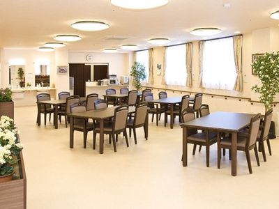 清潔感ある食堂の雰囲気