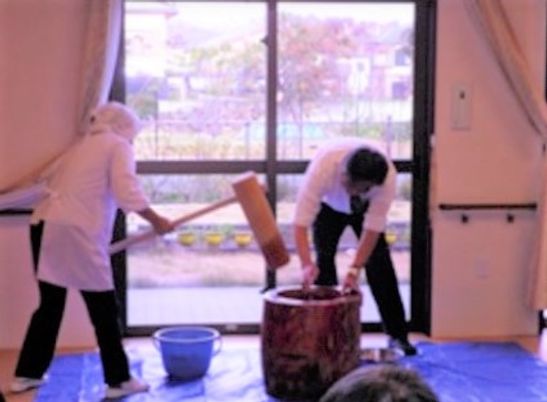 明るい雰囲気の職場