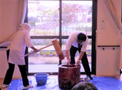 明るい雰囲気の職場