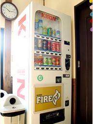 自動販売機と時計