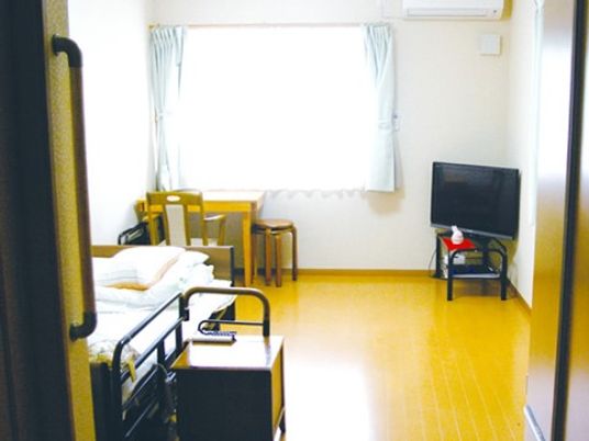 明るく清潔な居室