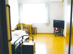 明るい個室の居室