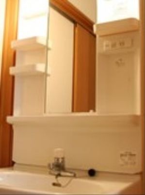 清潔な洗面台の一角