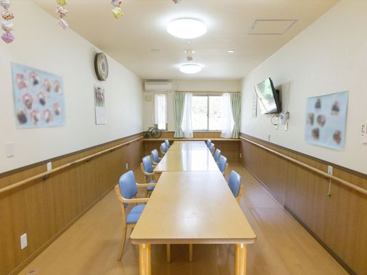 共用ダイニングテーブル空間