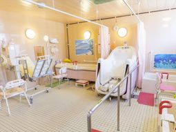 ケアのための多機能浴室