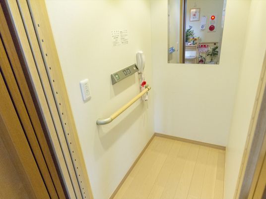 廊下のすっきりした風景