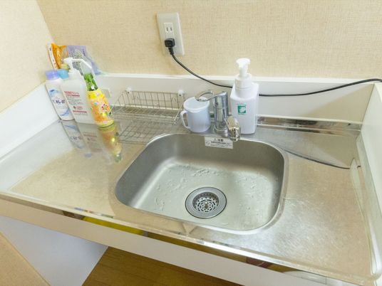 洗面台と整理された備品