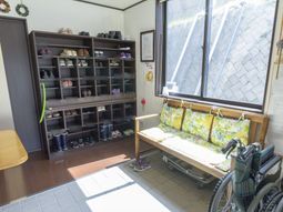 エントランスの明るい空間