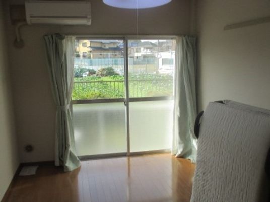 明るい個室の一角