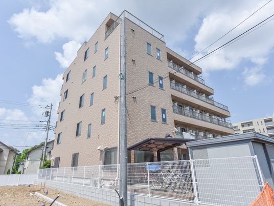 多階層の建物外観