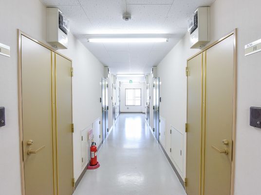 清潔感のある廊下の風景