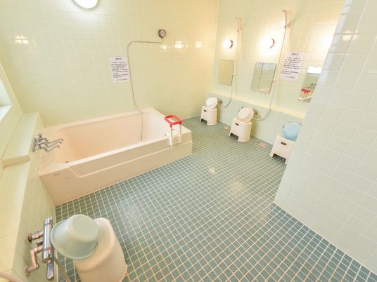 バリアフリーの浴室設備