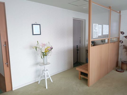 空間の清潔感あるエントランス
