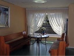 明るいラウンジ空間