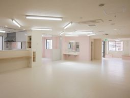 広々明るい居室空間