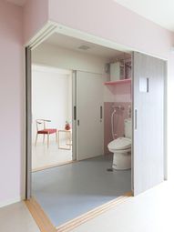 明るい清潔なトイレ