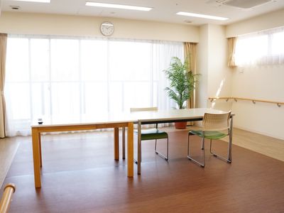 機能訓練用テーブルと椅子