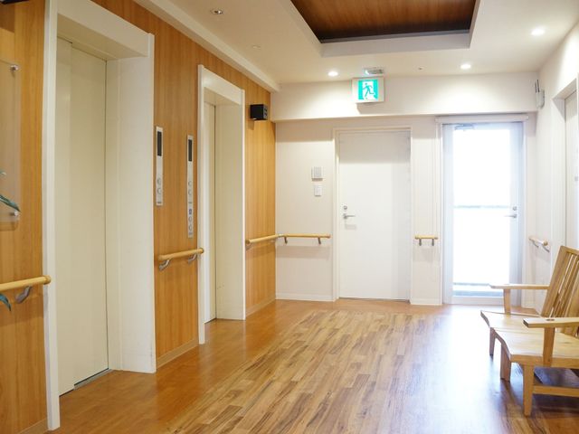 廊下の明るい様子