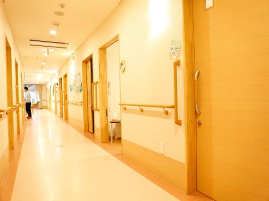 明るく清潔な廊下