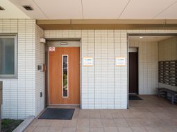エントランスの清潔な様子