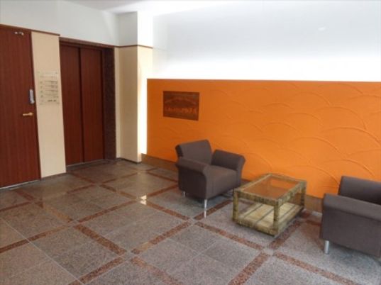 安らぎを感じさせる待合スペース