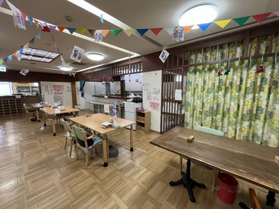 明るい食堂の様子