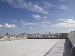 屋上の開放的な空間