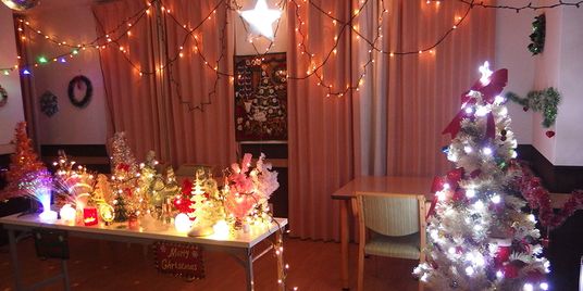 クリスマス装飾の多目的室