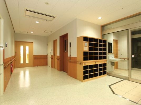清潔で広々した廊下