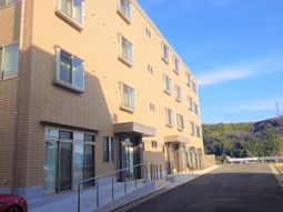 新しい建物の外観