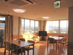 温かみのある明るいリビング