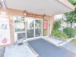 エントランスの明るい昼間