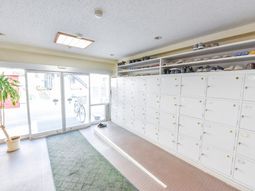 玄関エリアの明るい空間