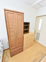 木製家具のある居室
