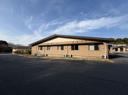 広々とした建物の外観