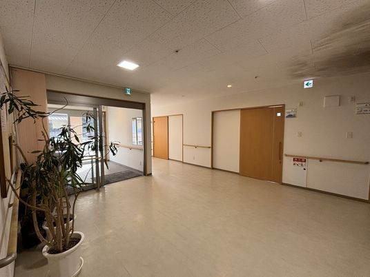 温かみある廊下