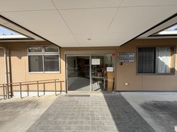 正面入り口の外観