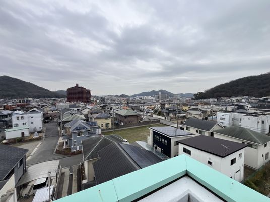 広がる街並みの外観