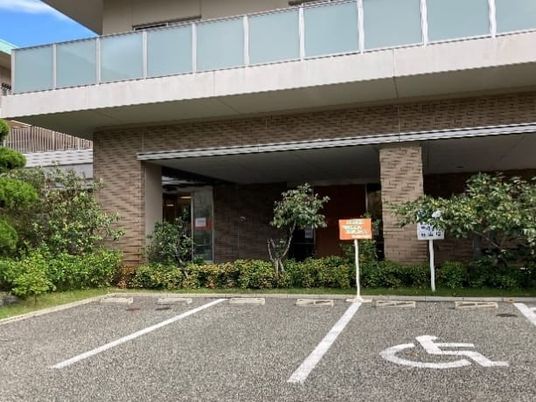 外観の駐車場  