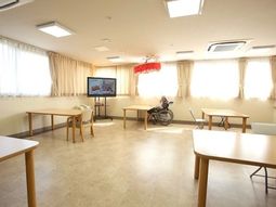 広々とした明るい休憩室
